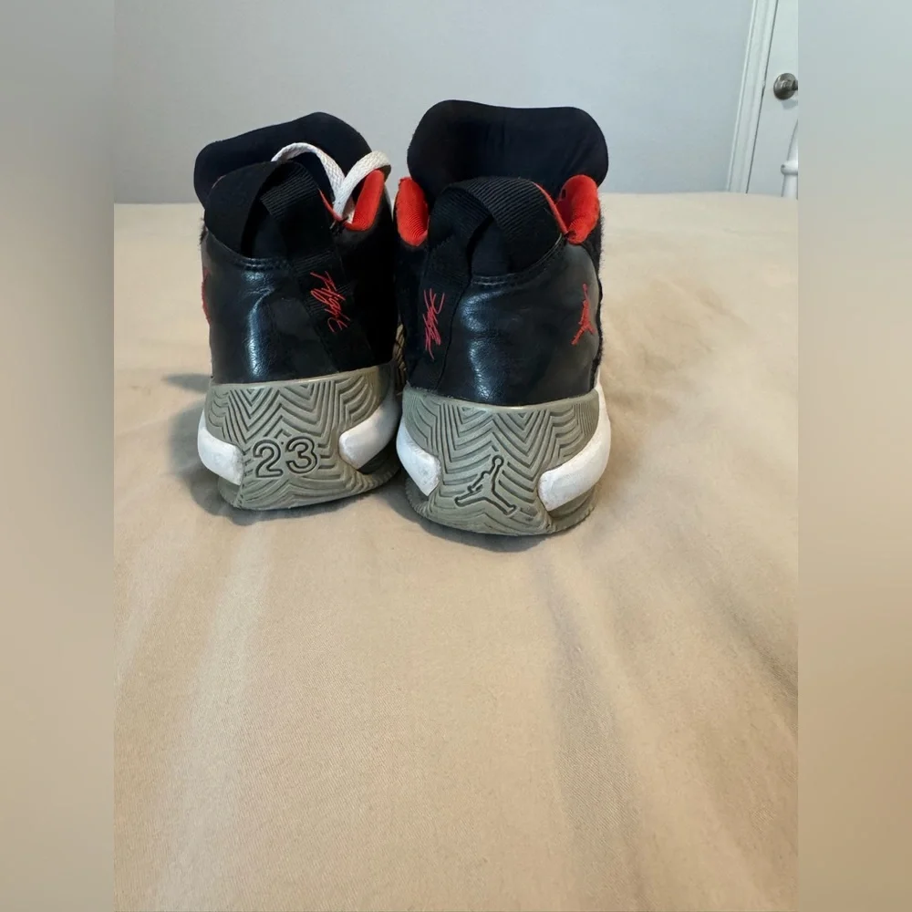 Black and Red Jordan Shoes Boys 6.5Y - Used - Picture 5 of 8